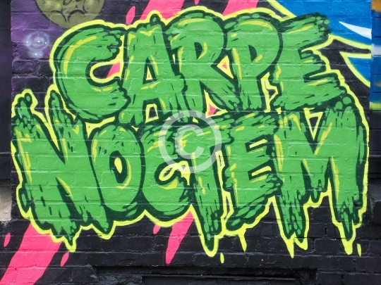 Graffiti & Streetart an Hauswand in Berlin